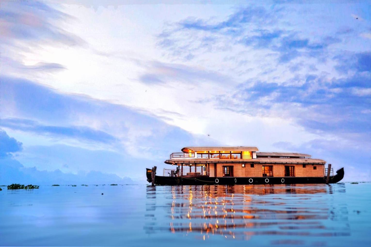 Indraprasthamlakecruise Alappuzha 外观 照片