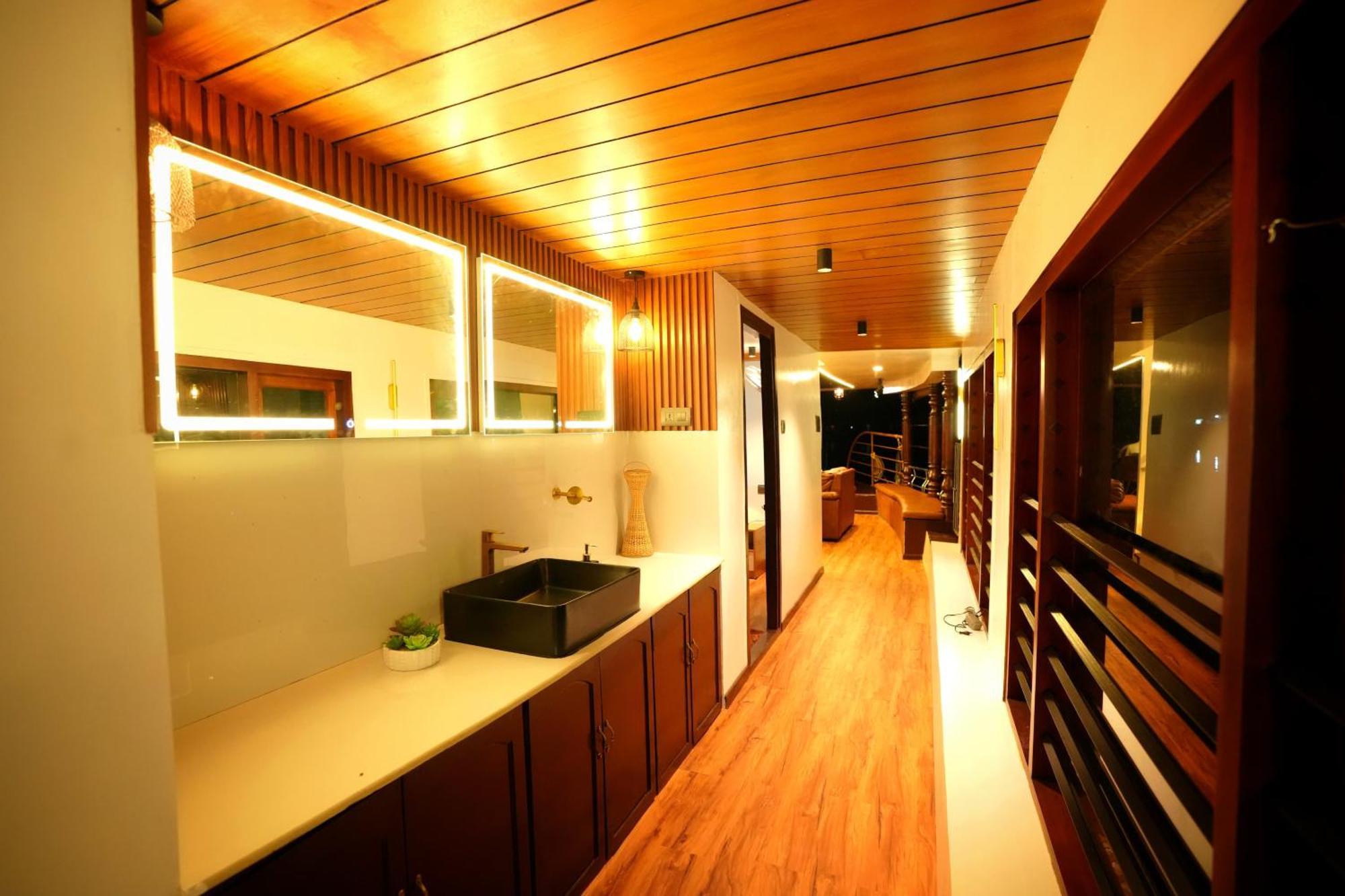 Indraprasthamlakecruise Alappuzha 外观 照片